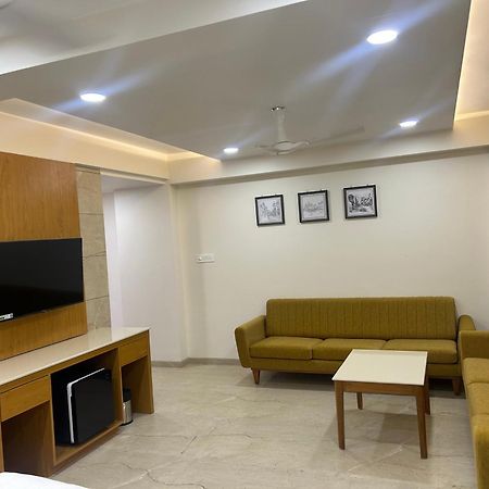 Hotel Flourish International Ahmedabad Exteriör bild