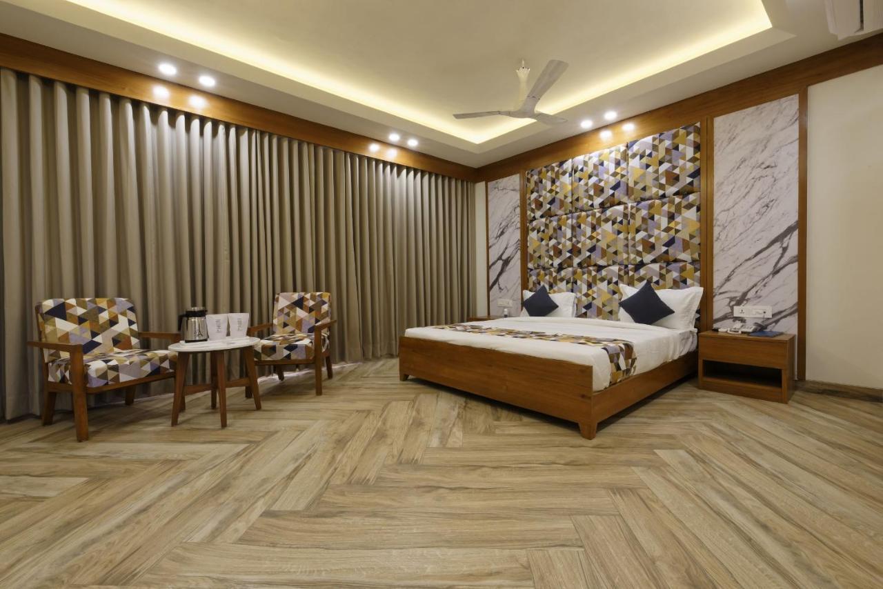 Hotel Flourish International Ahmedabad Exteriör bild