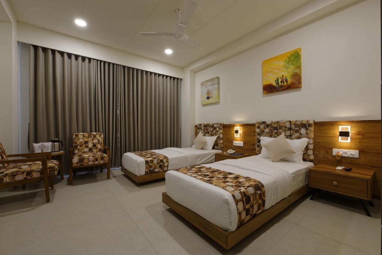 Hotel Flourish International Ahmedabad Exteriör bild