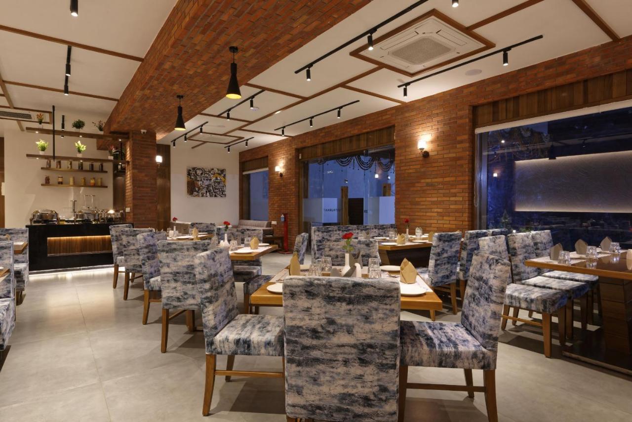 Hotel Flourish International Ahmedabad Exteriör bild