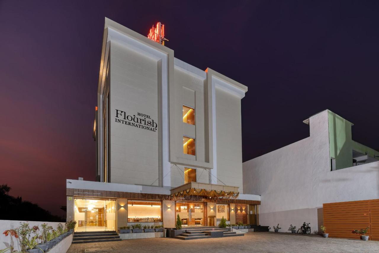 Hotel Flourish International Ahmedabad Exteriör bild