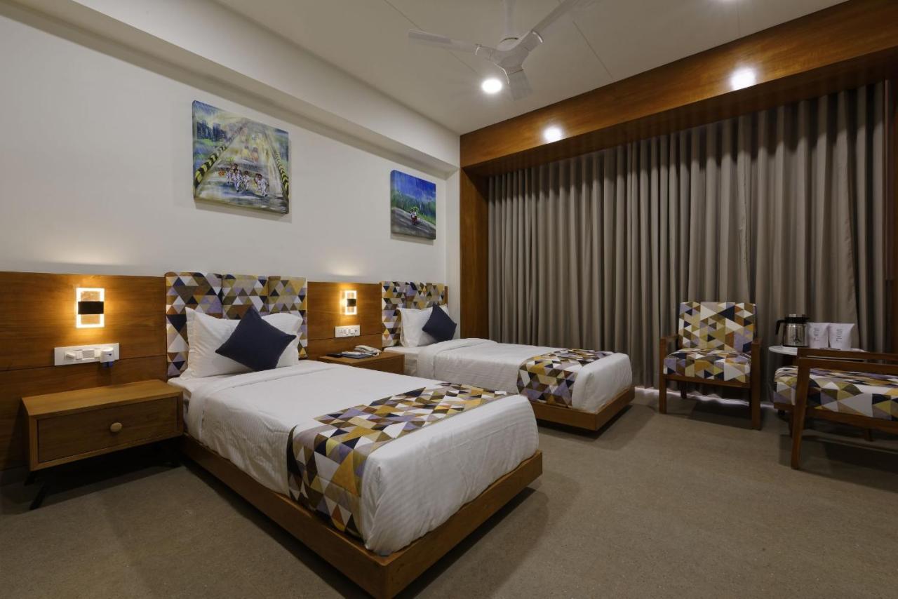 Hotel Flourish International Ahmedabad Exteriör bild