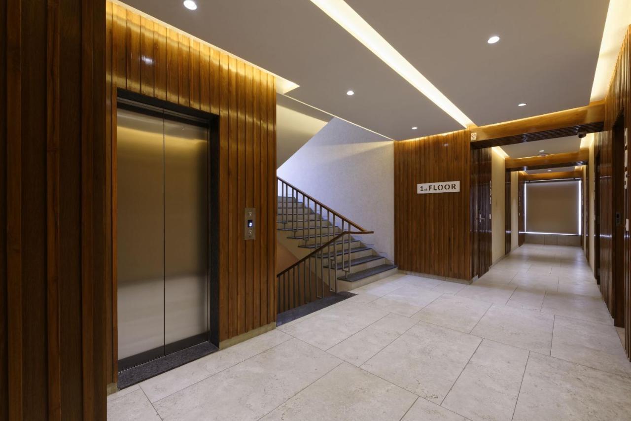 Hotel Flourish International Ahmedabad Exteriör bild