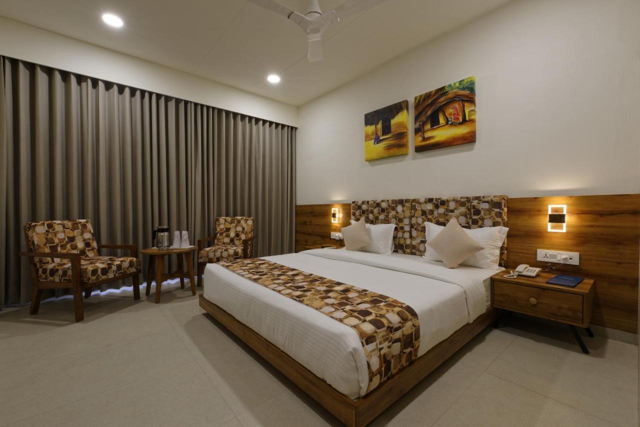 Hotel Flourish International Ahmedabad Exteriör bild
