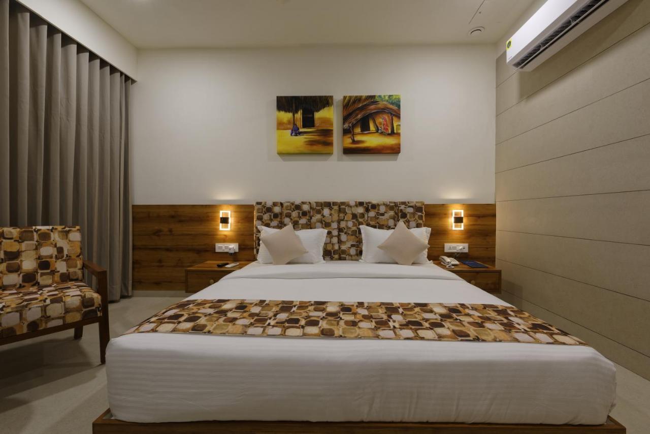 Hotel Flourish International Ahmedabad Exteriör bild