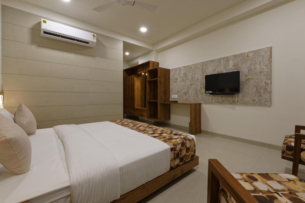 Hotel Flourish International Ahmedabad Exteriör bild