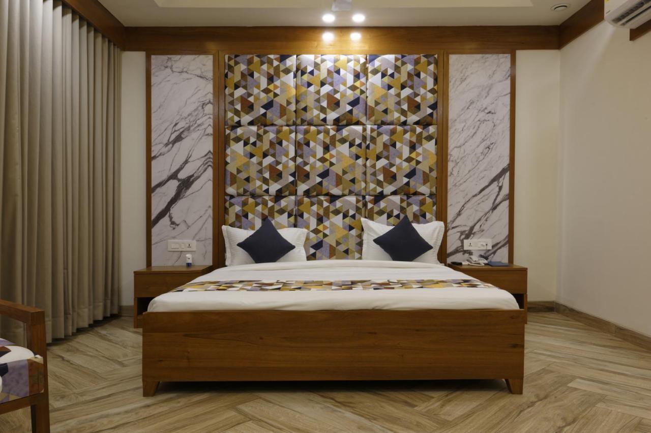 Hotel Flourish International Ahmedabad Exteriör bild