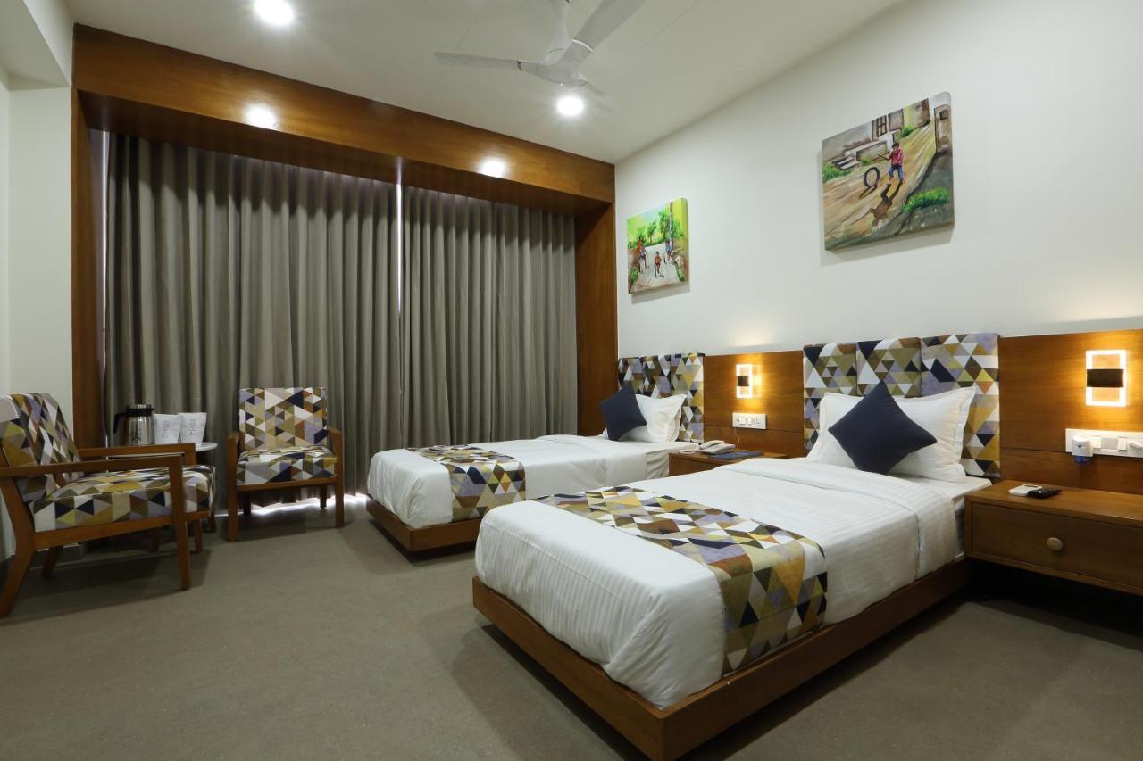 Hotel Flourish International Ahmedabad Exteriör bild