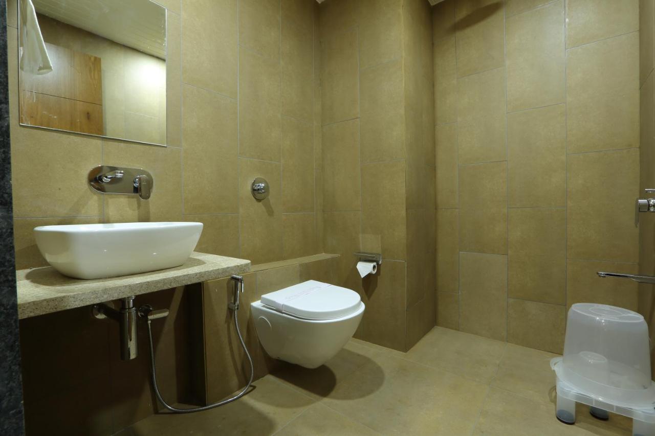 Hotel Flourish International Ahmedabad Exteriör bild