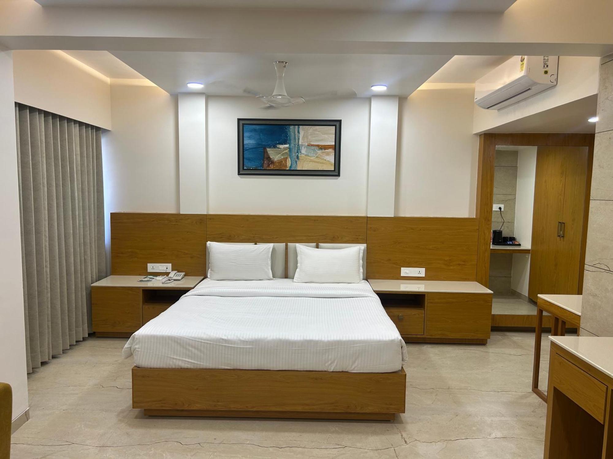 Hotel Flourish International Ahmedabad Exteriör bild