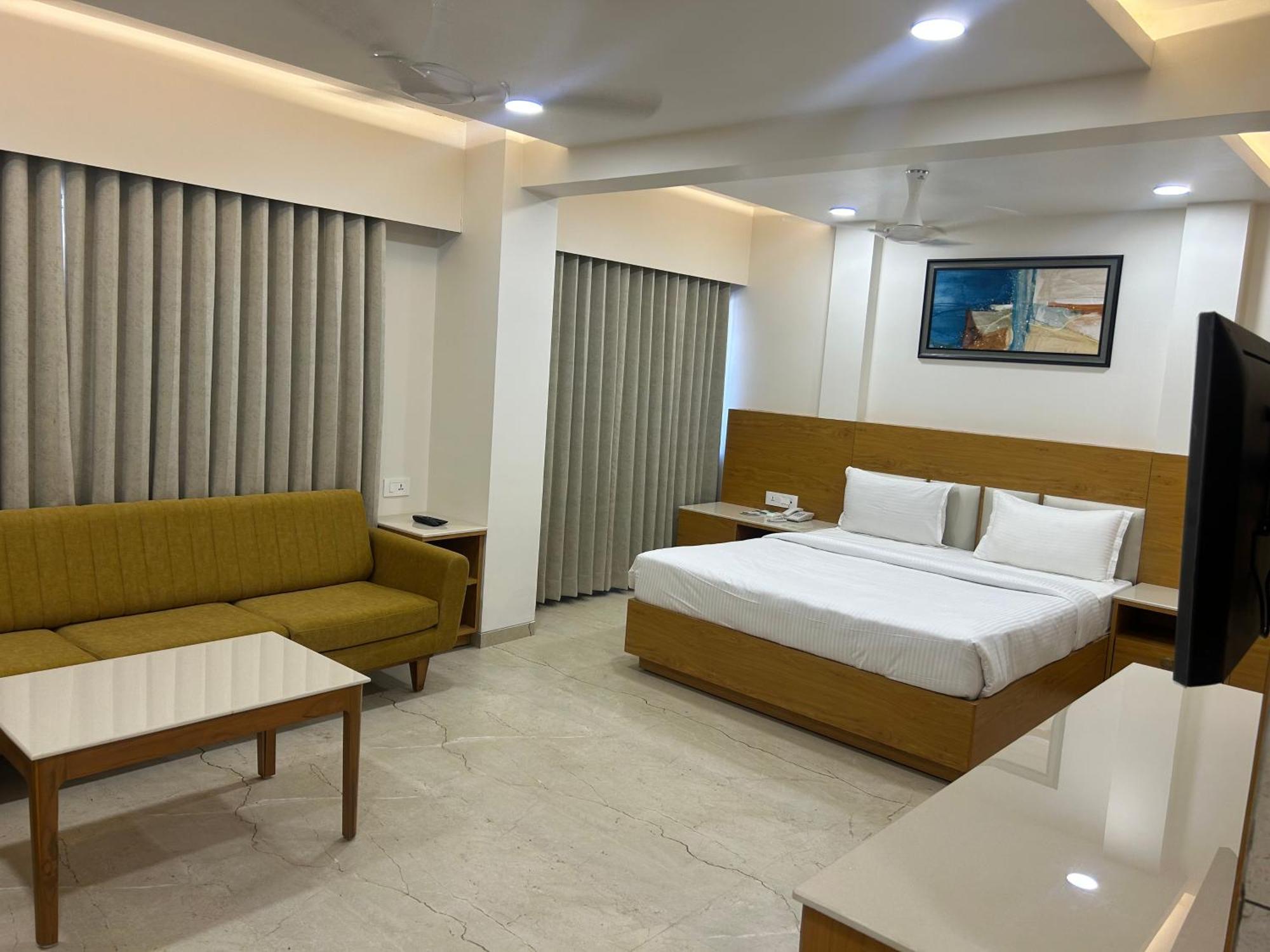 Hotel Flourish International Ahmedabad Exteriör bild